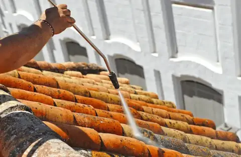 Démoussage de toiture à Mazeray